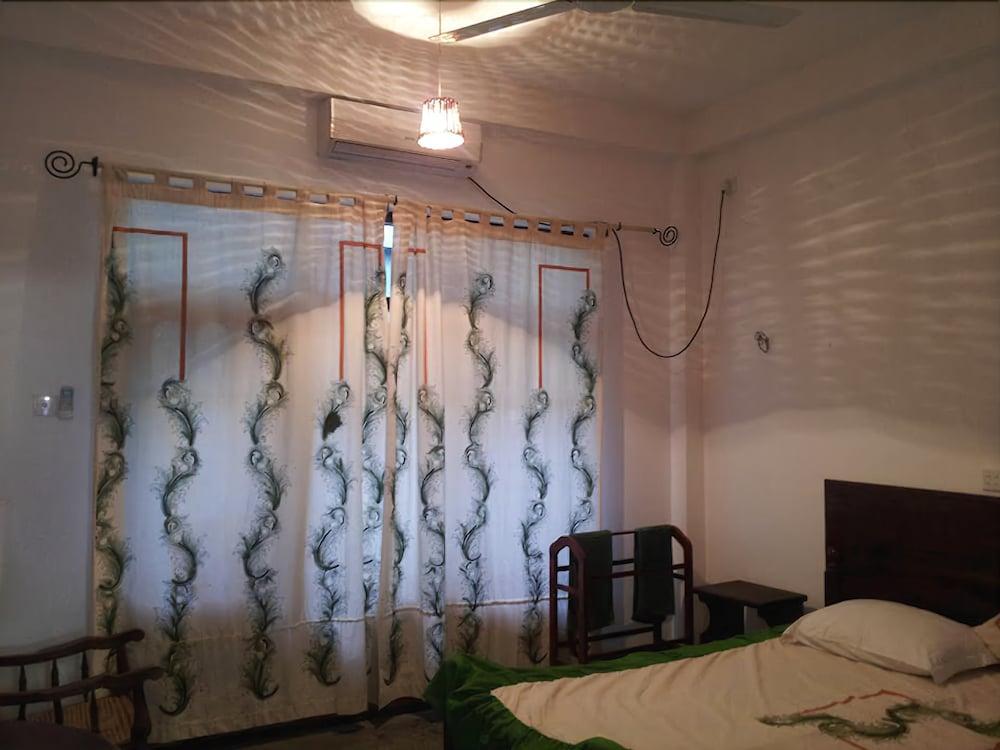 Milano Grand Hotell Dambulla Exteriör bild
