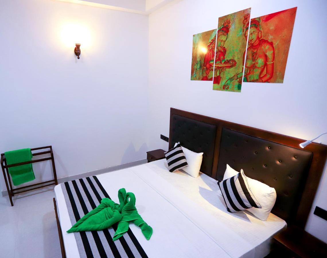 Milano Grand Hotell Dambulla Exteriör bild