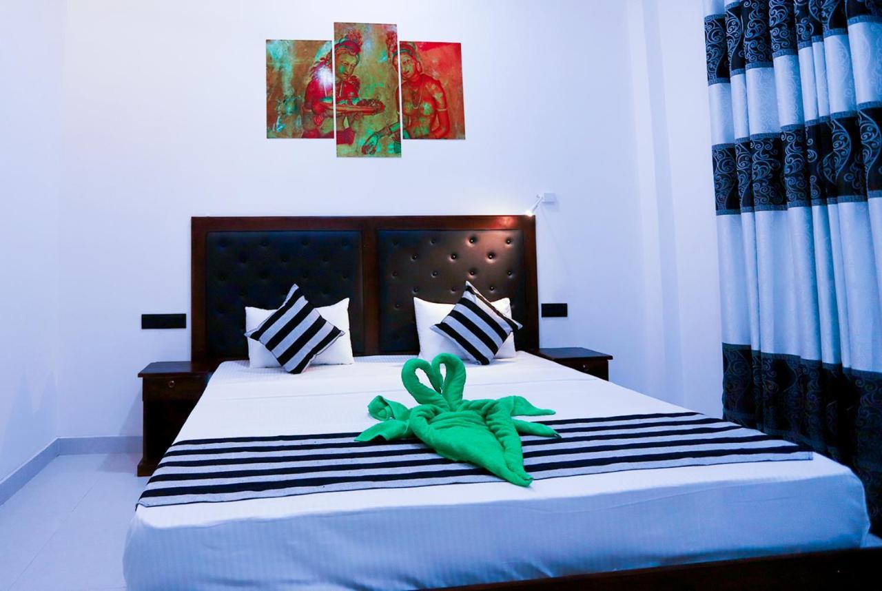 Milano Grand Hotell Dambulla Exteriör bild