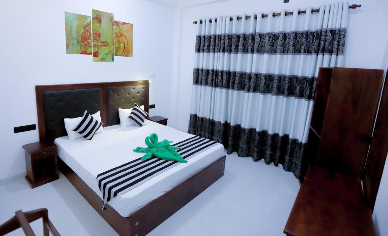 Milano Grand Hotell Dambulla Exteriör bild