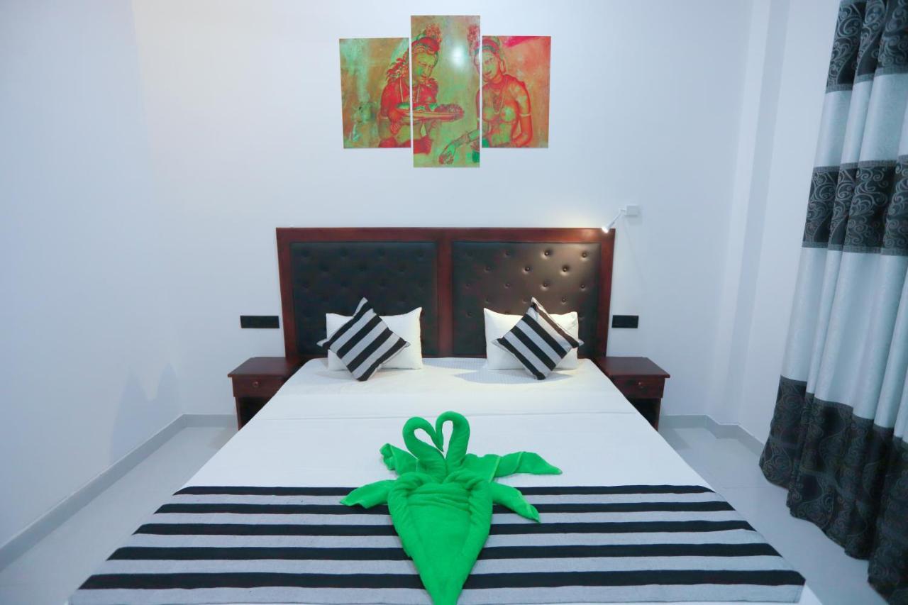 Milano Grand Hotell Dambulla Exteriör bild