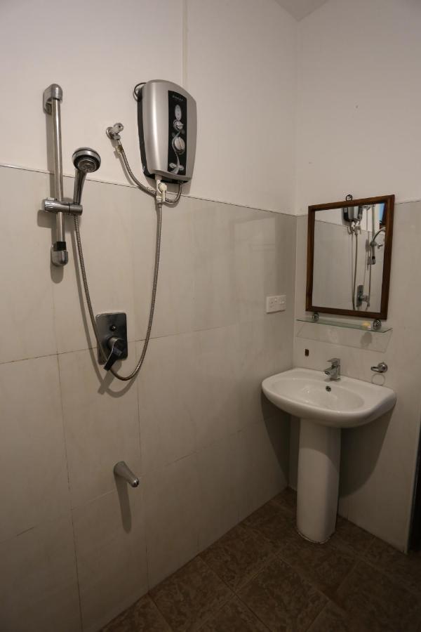 Milano Grand Hotell Dambulla Exteriör bild