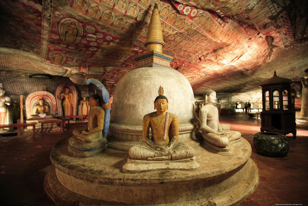 Milano Grand Hotell Dambulla Exteriör bild