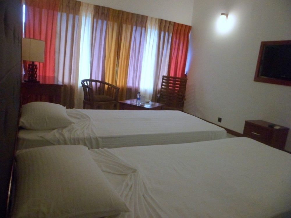 Milano Grand Hotell Dambulla Exteriör bild