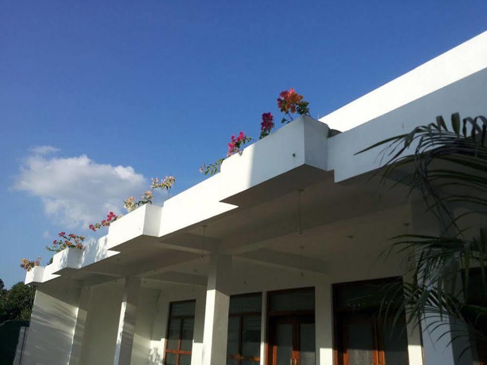 Milano Grand Hotell Dambulla Exteriör bild