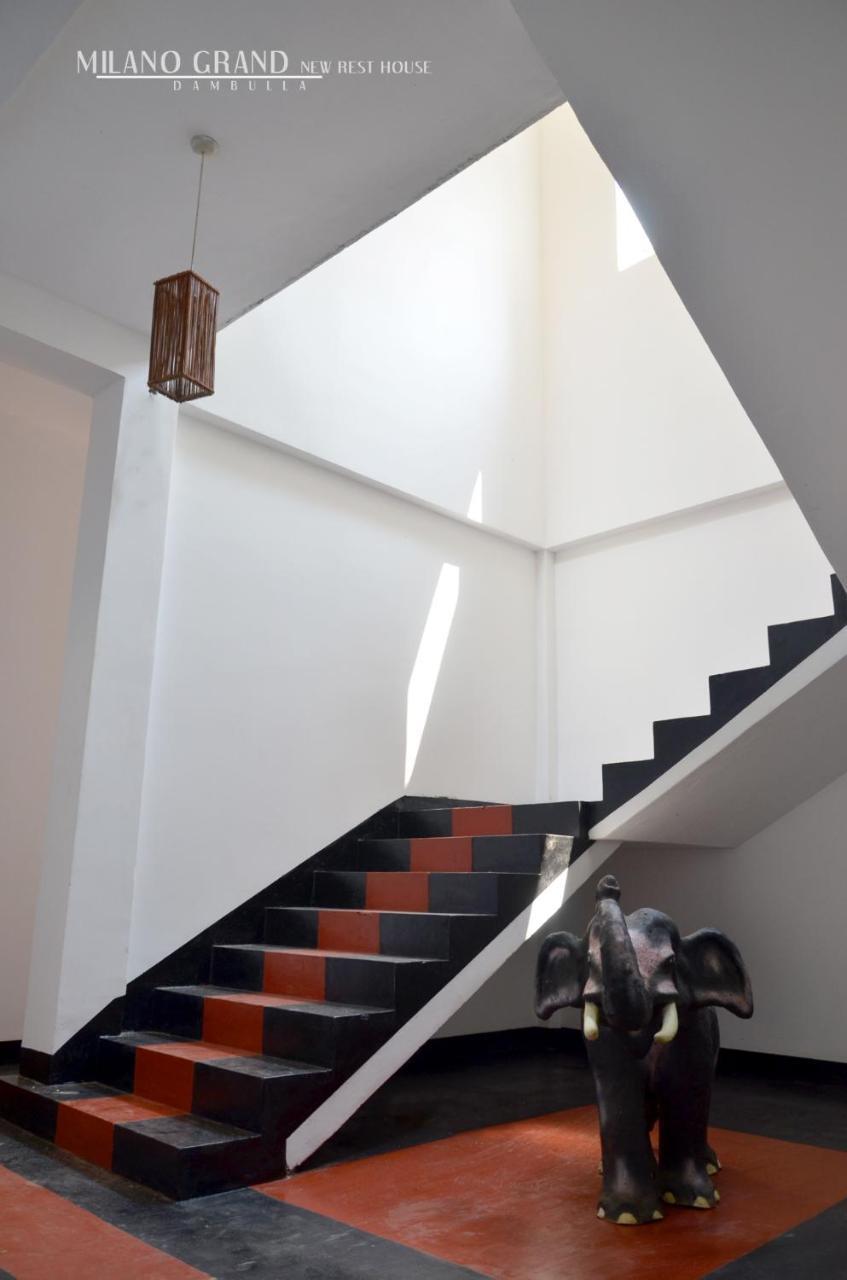 Milano Grand Hotell Dambulla Exteriör bild